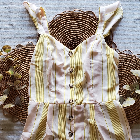 Cropped Ruffled Jumpsuit - Picture 2 of 5